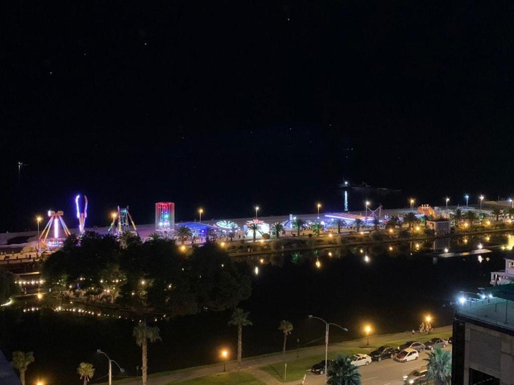 Orbi City Luxury Suit Batumi Bagian luar foto